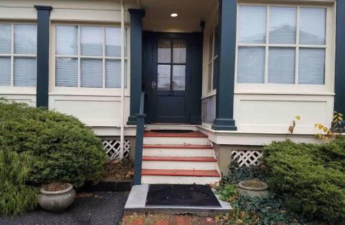 Roslyn House | Roslyn Room 1 Private Bathroom