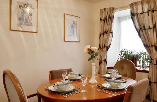 Cairneyhill House | Ross Cottage