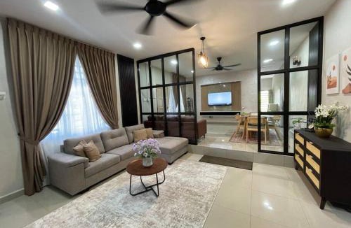 Parit Sakai House | Rossini Homestay