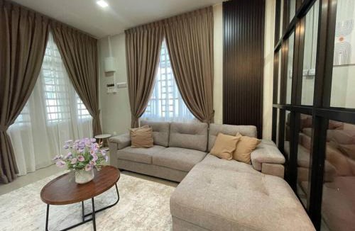 Parit Sakai House | Rossini Homestay