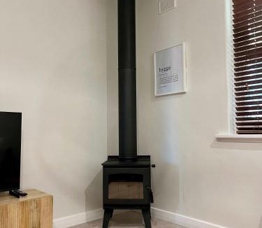 Crafers West House | Rossini's Cottage - Hills Escape