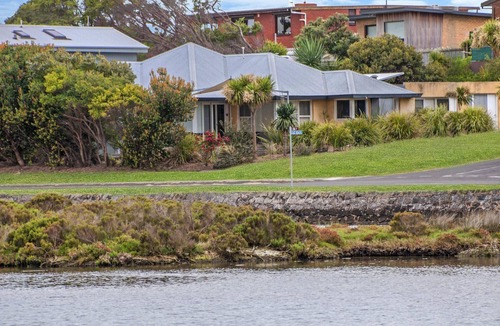 Port Fairy House | Rossleague House - Spacious Home with River Views