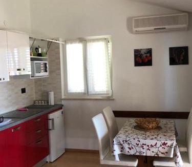 Ravni Apartment | Rosso Apartment 400 m from Beach, Comfortable Stay & Free Parking