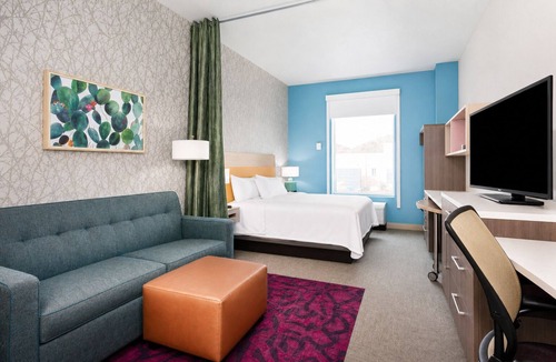 Roswell Hotel | Roswell’s Urban Ease: 3 Spacious Units. FREE Parking, Indoor Pool!