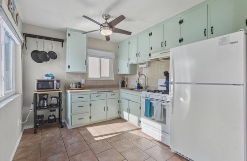 Central Mission Beach Cottage | Roswitha's Beach Getaway Cottage & Walk to Sand & Bay