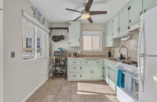 Central Mission Beach Cottage | Roswitha's Beach Getaway Cottage & Walk to Sand & Bay