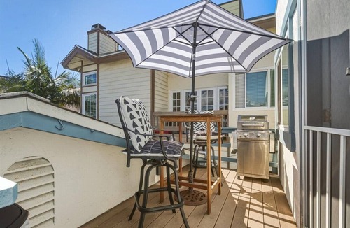 Central Mission Beach Cottage | Roswitha's Beach Getaway Cottage & Walk to Sand & Bay