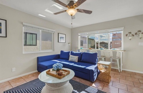 Central Mission Beach Cottage | Roswitha's Beach Getaway Cottage & Walk to Sand & Bay