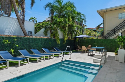 West Avenue Apartment | Rosy Suite with POOL ! Parking Passes Available