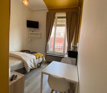 Roubaix Apartment | Roubaix Lille private shower & Netflix