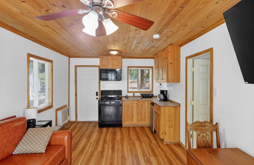 Cobb Apartment | Rouge Cobb Mountain Hotel - Cabin 2