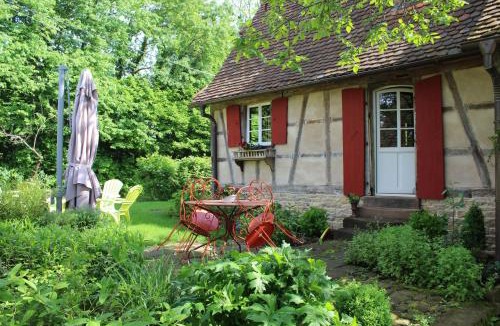 Salenthal House | Rouge Eglantine