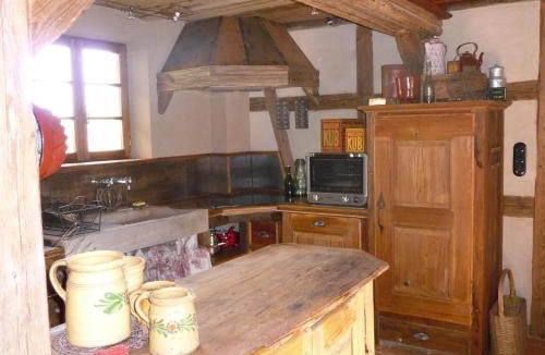 Salenthal House | Rouge Eglantine