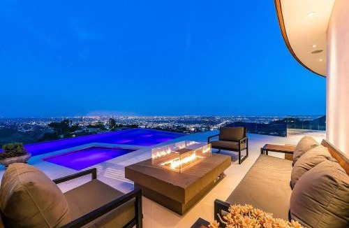 Hollywood Hills Villa | Rouge Elite
