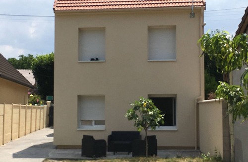 Aulnay-sous-Bois Apartment | Rouge et Blanc