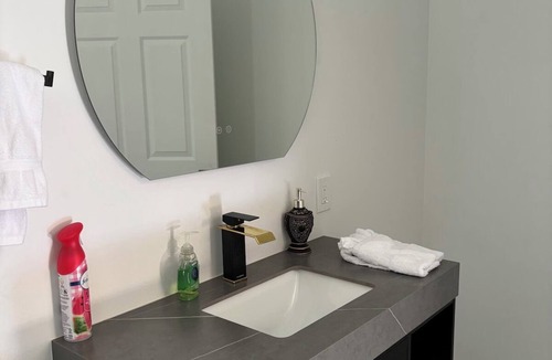 Norman Apartment | Rouge Room at Whispering Pines bed-and-breakfast