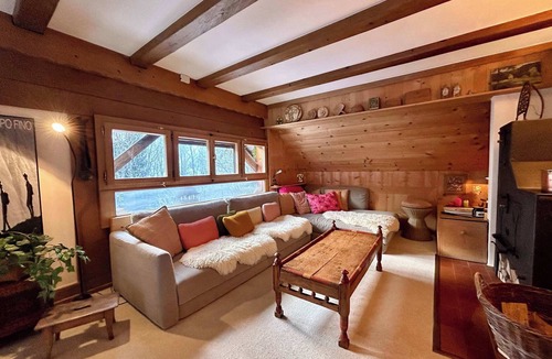 Rougemont Ski Chalet | Rougemont Hideaway Chalet by the River