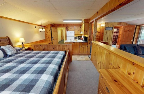 Sabinsville Hotel | Rough Cut Lodge - Suite 1