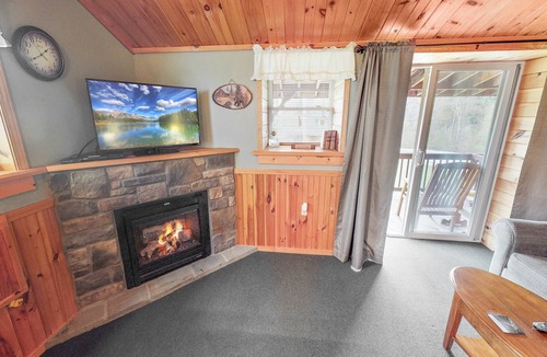 Sabinsville Cabin | Rough Cut Lodge - Suite 3