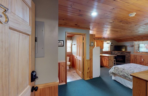 Sabinsville Cabin | Rough Cut Lodge - Suite 3