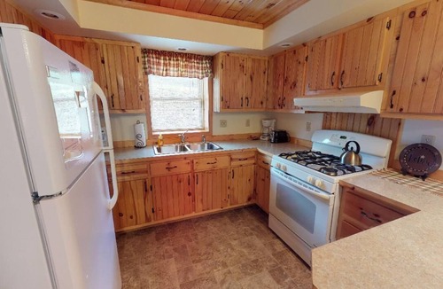 Gaines Hotel | Rough Cut Lodge - Suite 4
