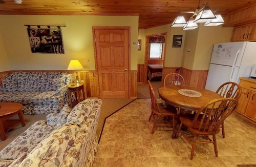 Gaines Hotel | Rough Cut Lodge - Suite 5