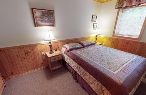 Gaines Hotel | Rough Cut Lodge - Suite 5