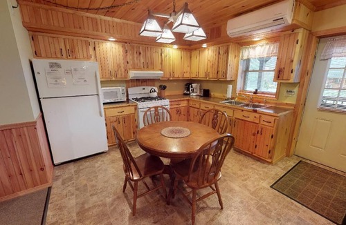 Gaines Hotel | Rough Cut Lodge - Suite 5