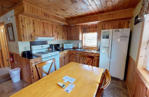 Gaines Hotel | Rough Cut Lodge - Suite 6