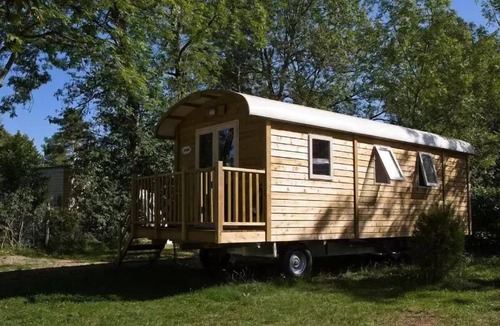 Pont-de-Poitte Cabin | Roulotte 21m² 4 persons