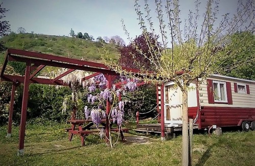 Clairvaux-d'Aveyron Ski Chalet | Roulotte de la Prairie
