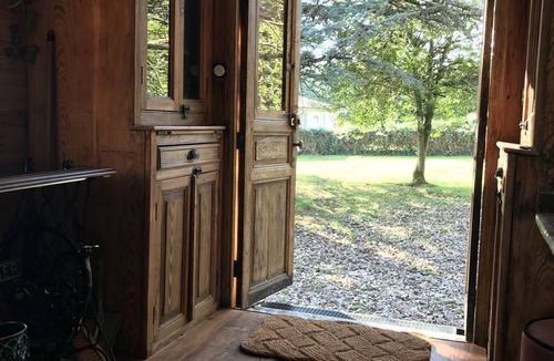 Villeneuve-sur-Lot Cabin | Roulotte des Années 30