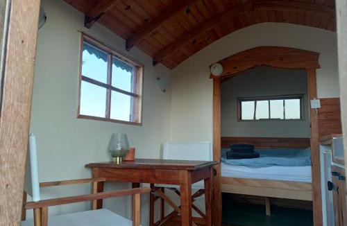 Dettey House | Roulotte