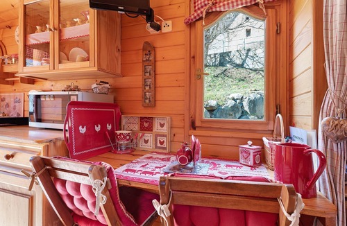 Gedre Cabin | Roulotte Gentiane – Unique Mountain Retreat in Gavarnie