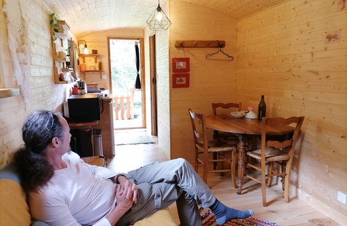 Saint-Pardoux Ski Chalet | Roulotte in the heart of nature, on the shores of Lake St Pardoux.