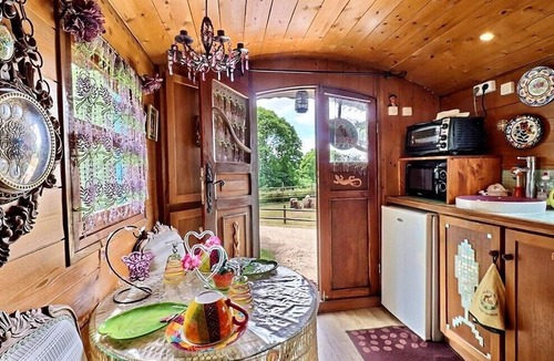 Plescop House | Roulotte La Comtesse Gitane