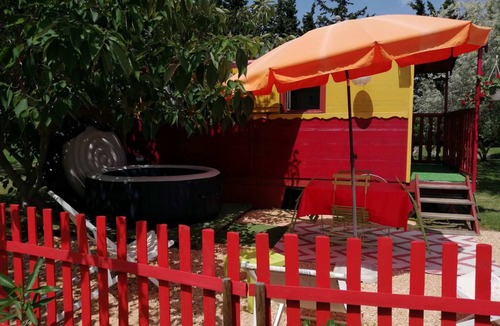 Tarascon Cabin | Roulotte La Pitchoune