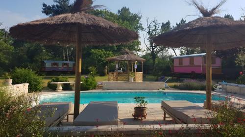 Bussac-Foret Resort | Roulotte O Bois D'mon Cœur