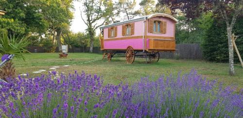 Bussac-Foret Resort | Roulotte O Bois D'mon Cœur