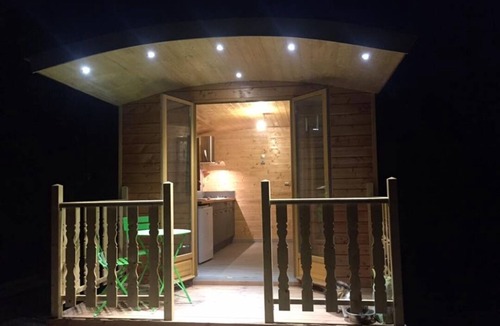 Cournonterral Ski Chalet | Roulotte Toute Équipée en Garrigue au Calme