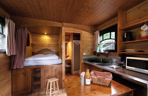 Bar-sur-Aube Cabin | Roulottes Gîte for Groups