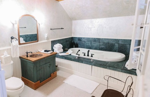 Red Wing Bed & Breakfast | Round Barn Farm B & B Event Center