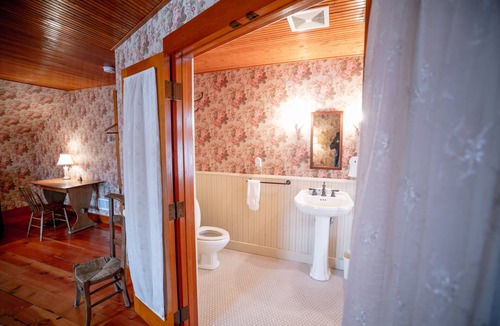 Red Wing Bed & Breakfast | Round Barn Farm B & B Event Center