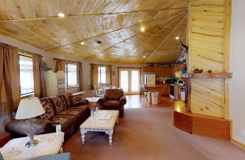 Red River House | Round Eagle House on the River with Wifi