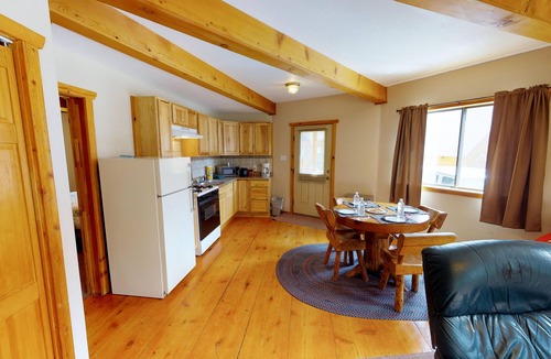 Red River House | Round Eagle House on the River with Wifi