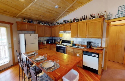 Red River House | Round Eagle House on the River with Wifi