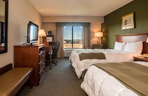 Orange Hotel | Round Hill Inn