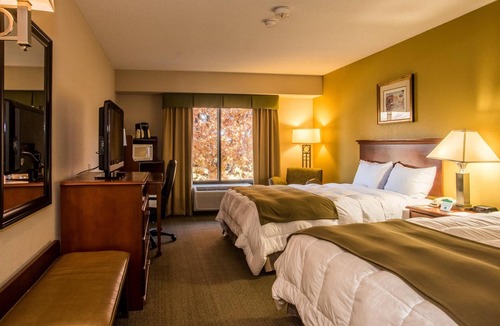 Orange Hotel | Round Hill Inn