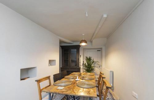 Castle Cary House | Round House Cottage