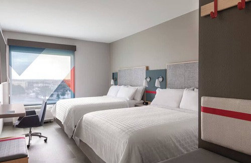 Davis Spring Commercial Hotel | Round Rock Center, 2 Queen Studio, Gym & Breakfast